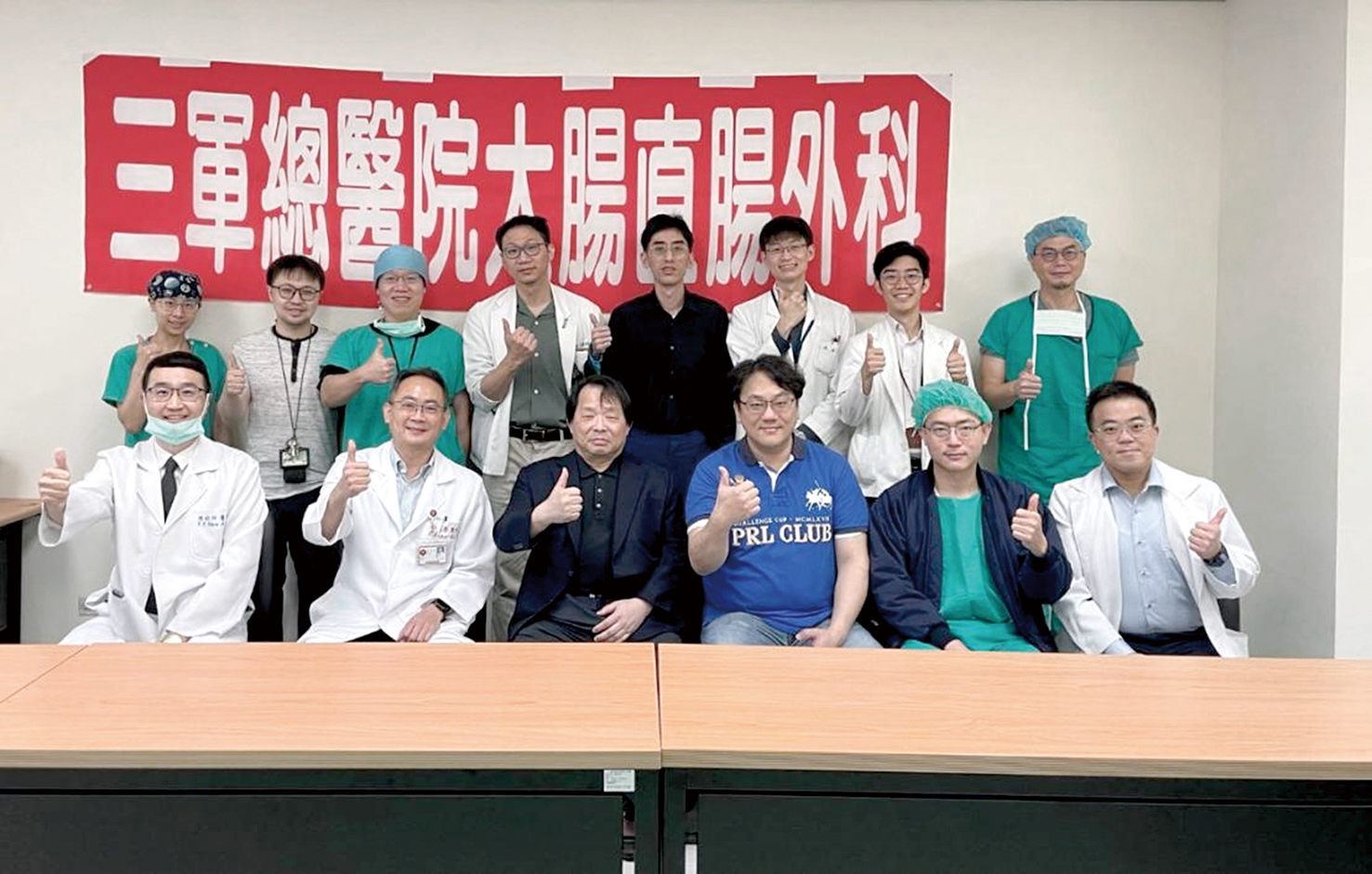 AgroupphotofromtheTaiwanColorectalSurgerySocietysDaVinciSurgeryCertificationCourse